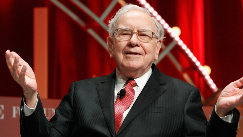 Warren Buffett buys back stocks
